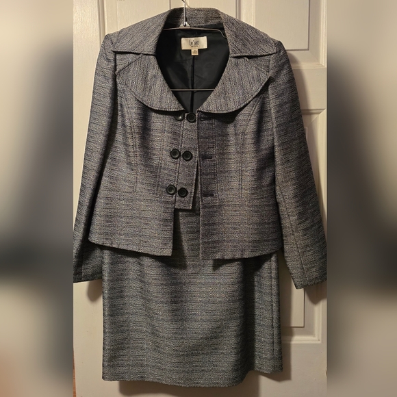 Le Suit Dresses & Skirts - Le Suit Gray/Silver and Black Women's Skirt Suit